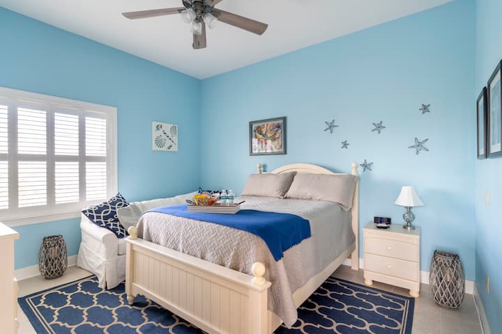 Bedroom2 with en suite bath 