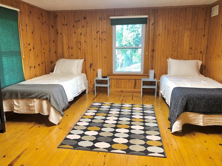 Bedroom 4, two Twin-XL beds (lower level)