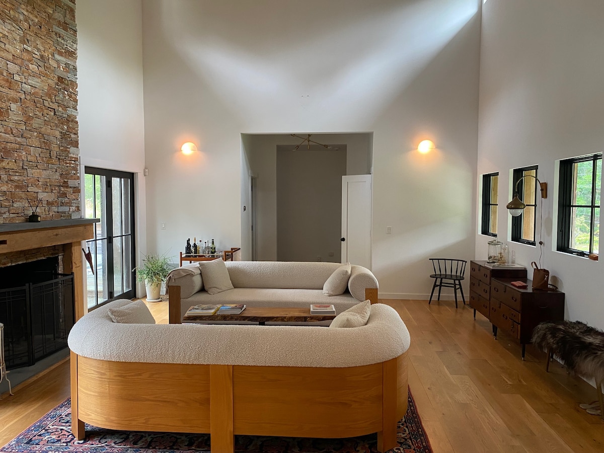 Top Airbnb: Modern Farmhouse in East Hampton with beach access in Northwest Harbor