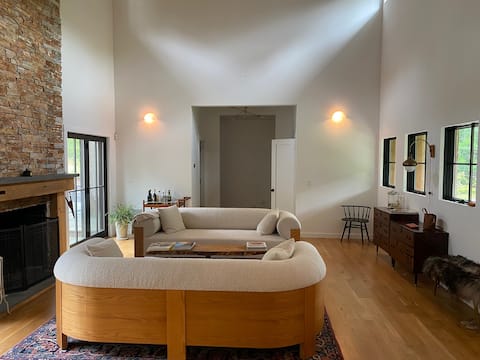 Top Airbnb: Modern Farmhouse in East Hampton with beach access in Northwest Harbor