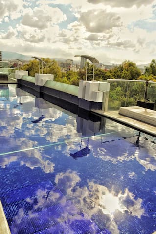 Well Located CozyAp with AC, Rooftop Pool n more