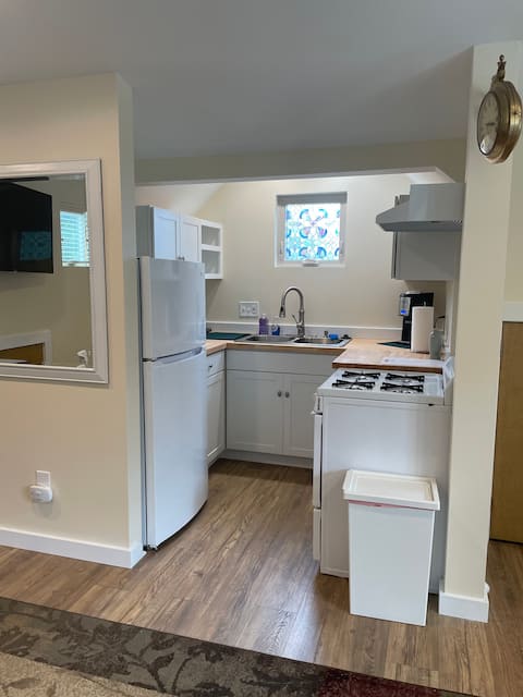 Successful Airbnb property: Mon Chateau -Brand new urban studio apartment in Near East