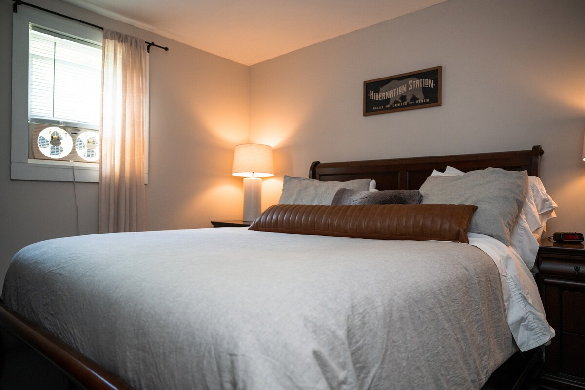 Room #3 with Queen bed.