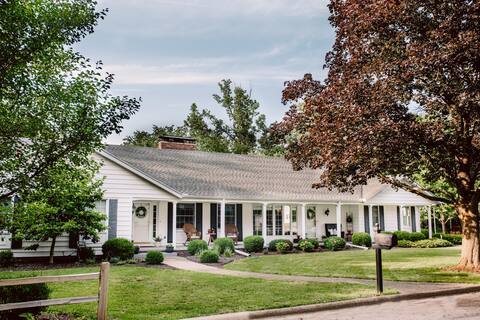 The Arbor View Hillsdale Stunning, 1 mi to College