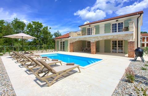 Charming VILLA ADRIA With Heated Pool *****