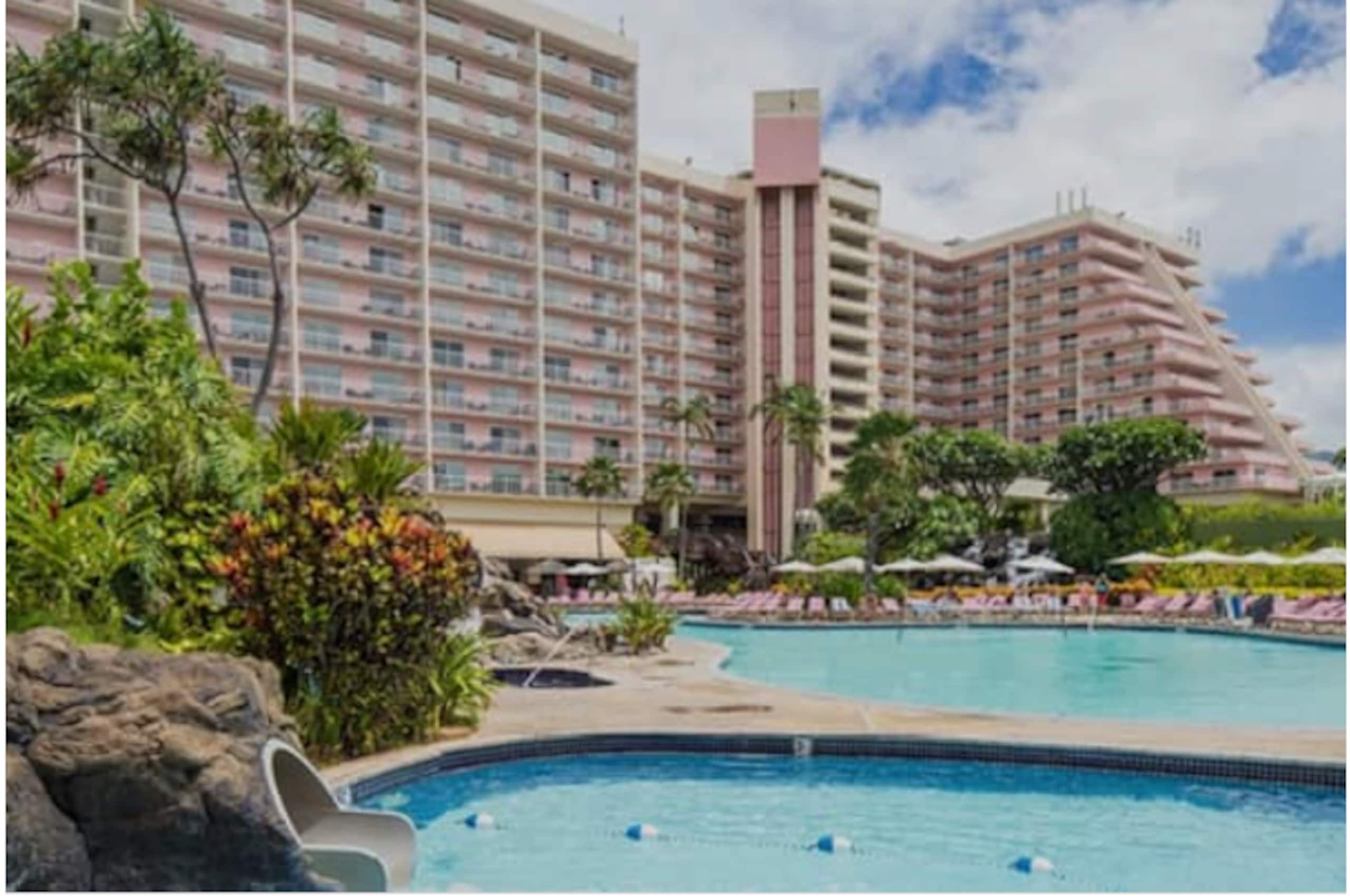 Hotel in Lahaina · ★5.0 · 1 bedroom · 2 beds · 1 shared bath - Image 8