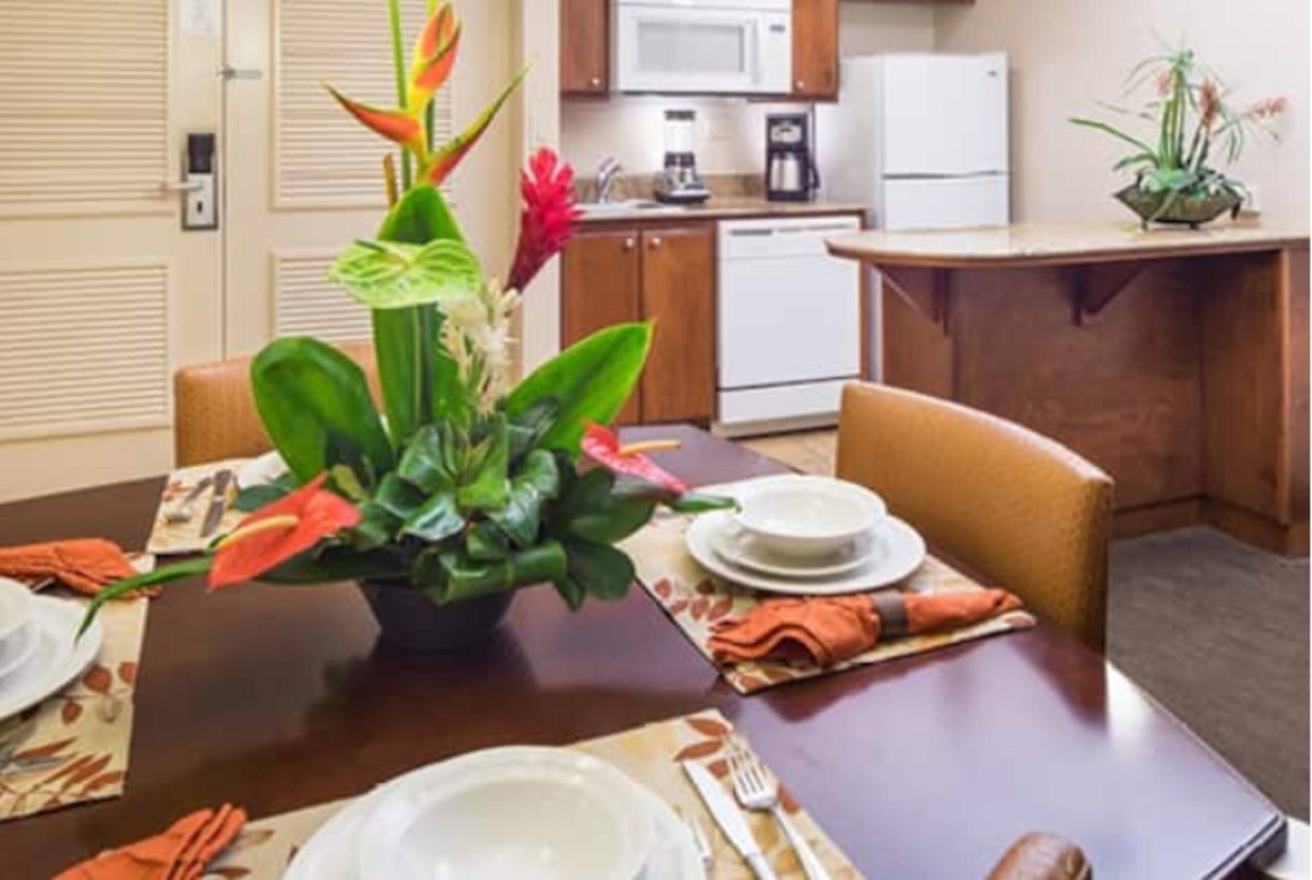 Hotel in Lahaina · ★5.0 · 1 bedroom · 2 beds · 1 shared bath - Image 2