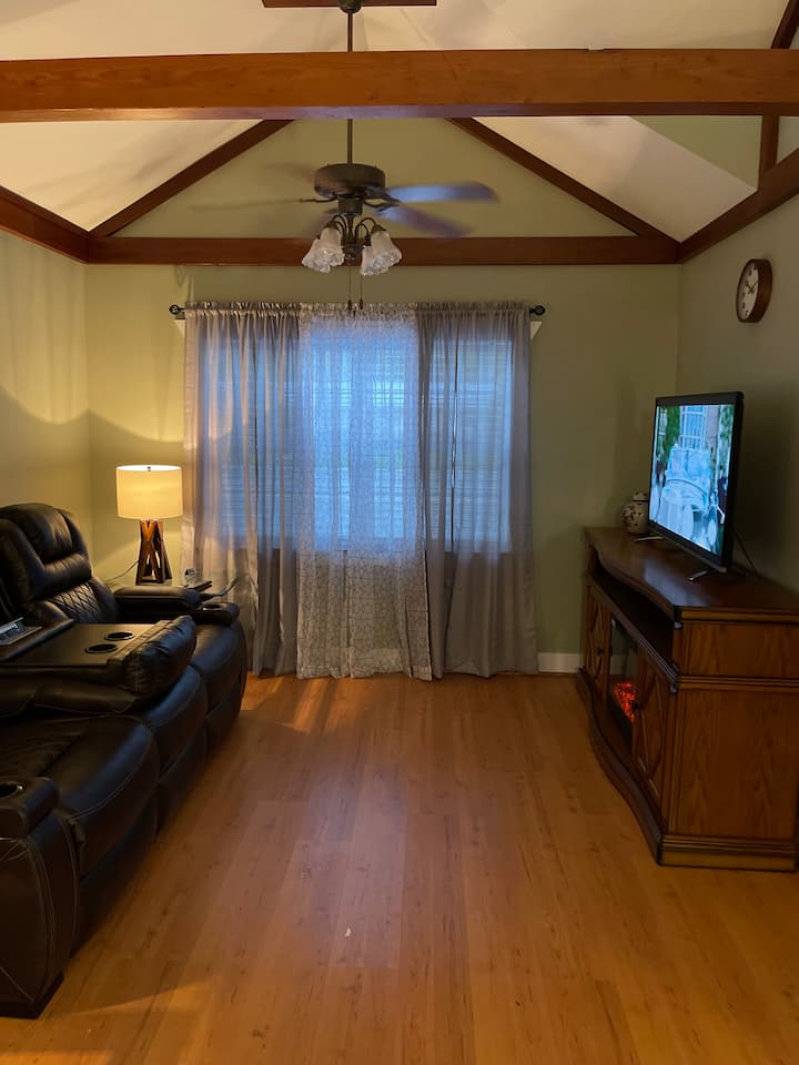 Marvin’s Place Unit “A” 1-br 1-ba (Entire Place) - Douglas, GA