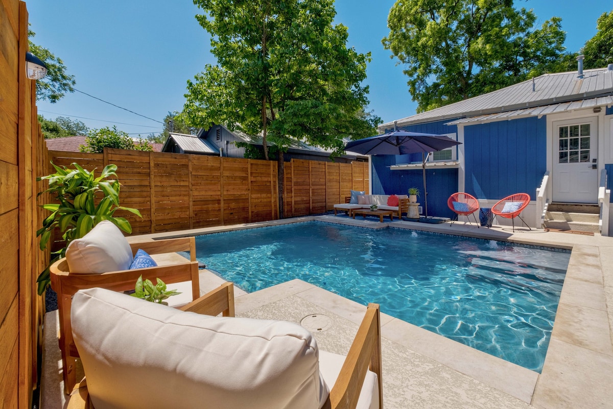 Stay In Style | Renovated & Walkable Bungalow