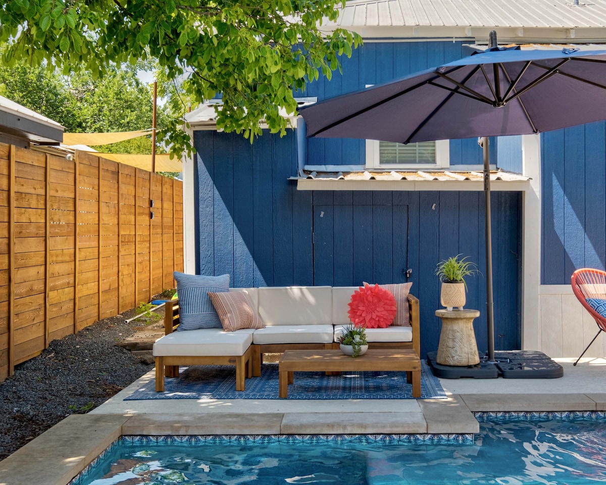 Stay In Style | Renovated & Walkable Bungalow