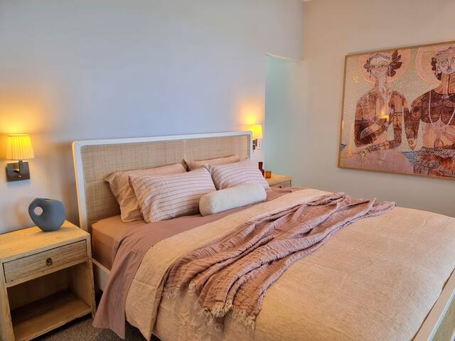 Entire Floor Luxury Waterfront Apartment gallery image 5