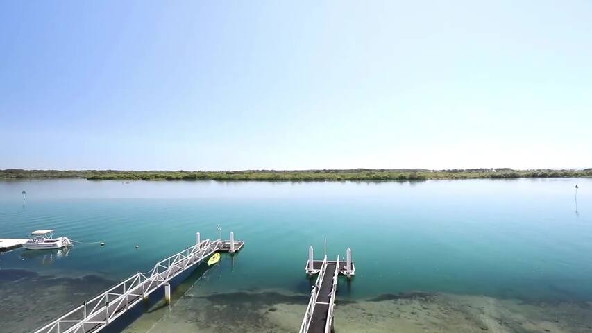 Entire Floor Luxury Waterfront Apartment gallery image 4