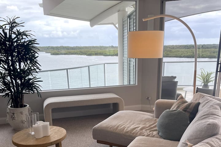 Entire Floor Luxury Waterfront Apartment gallery image 2