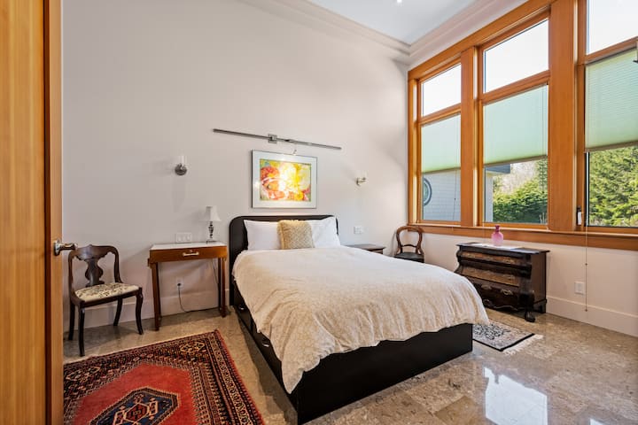Queen bed in the second bedroom upstairs with en-suite bathroom