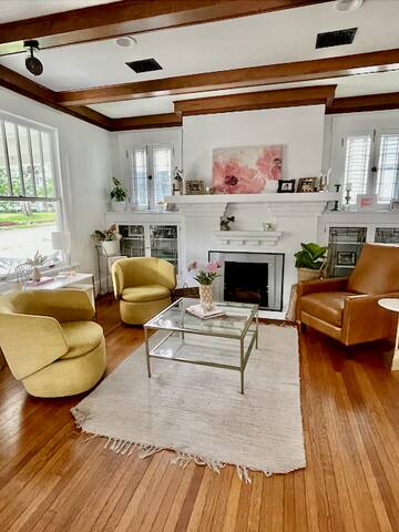 Bishop Arts Boho craftsman with POOL! gallery image 5