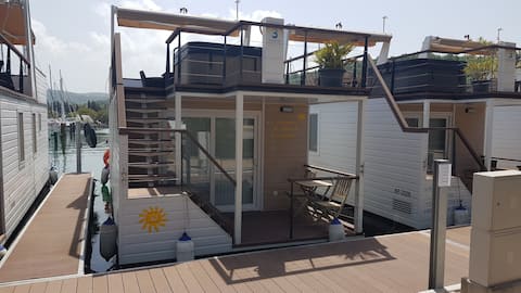 Houseboat trimaran SUN