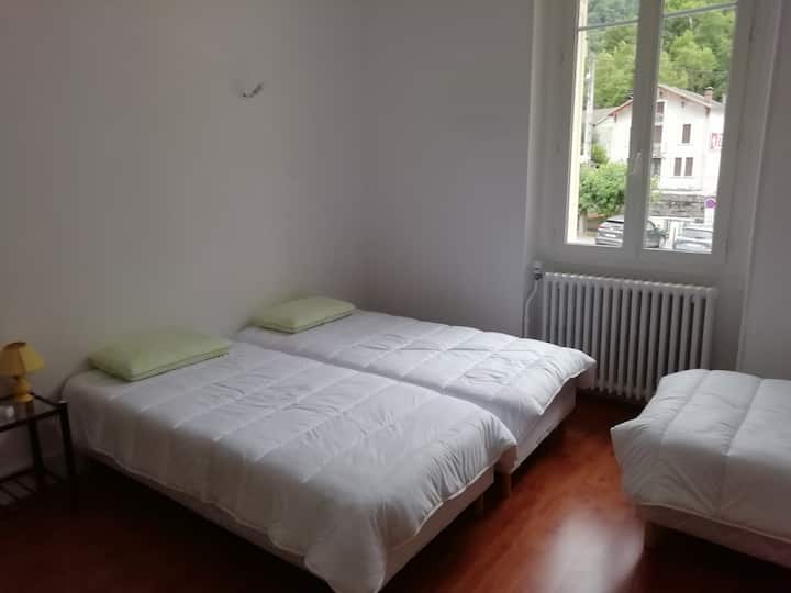 Chumba cha kulala (vitanda 3 vinavyoweza kuondolewa)