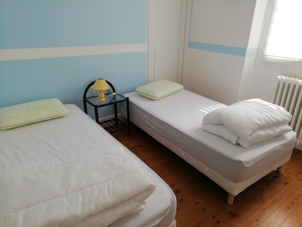 Chambre (2 เตียงคู่)