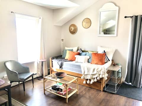 Cozy & Clean Apartment • Washer/Dryer • A/C