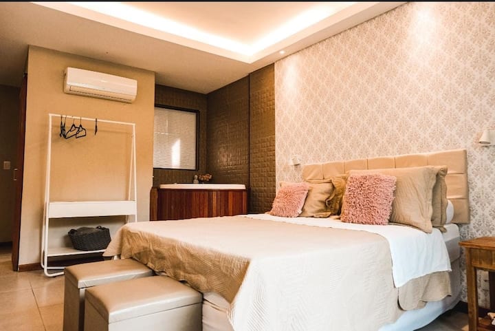 Chumba cha Rais cha Tuscan 
Suite! Chumba cha kifahari kilicho na beseni la maji moto. Roshani ya kujitegemea na mwonekano wa ajabu wa Ziwa na Pedra da Gávea. Wi-Fi, minibar, smartv na starehe zote kwa wakati wako wa burudani.