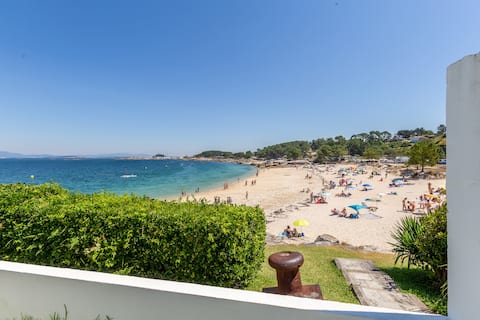 VILLA CARMENCITA BEACH on the beachfront