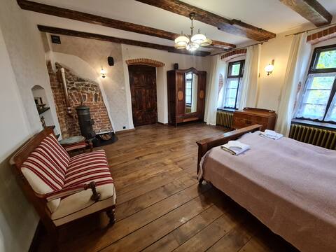 One-Bedroom Apartment with Kitchen and Bathroom