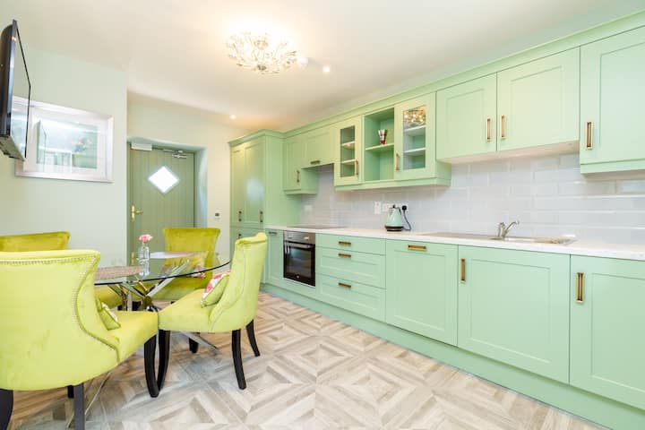 Showbusiness Apartment - Trim