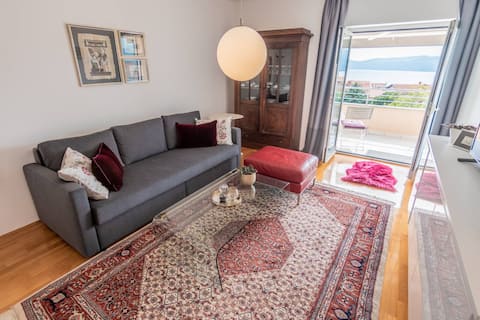 Popular Airbnb listing: Apartment with a view of Kvarner, parking & balcony in Mjesni Odbor Drenova