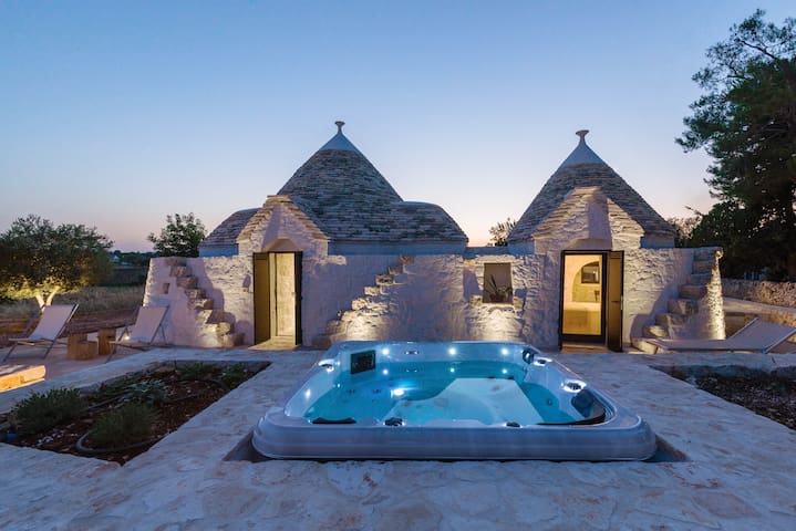 Trullo Trenino with private Jacuzzi