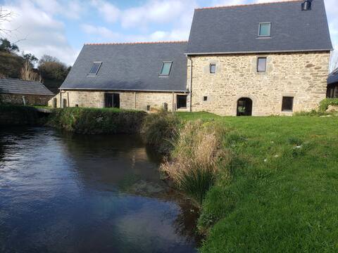 Old mill renovated between sea and countryside