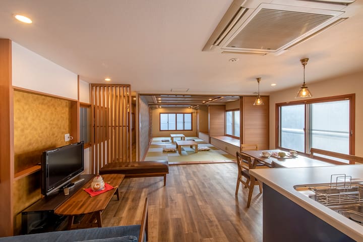 浅草花豆INN、雷門隅田川桜見徒歩圏、団体観光広い間のパーティールーム,卒業同窓会,お誕生等に最適。