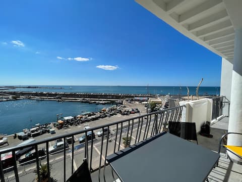 Popular Airbnb listing: DOLCE VITA @ SÈTE with magical view of the Port in Sète