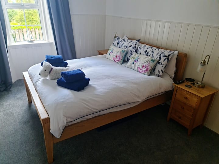 Ensuite bedroom with double bed
