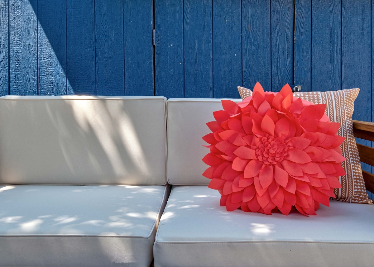 Stay In Style | Cute & Walkable Back House