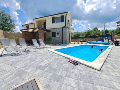 Small house for a great vacation "ANIKA" with a pool