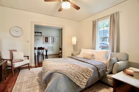 Successful Airbnb property: Lovely Walkable Neighborhood; Hospital+LYNX+Uptown in Elizabeth