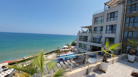 Byala- 1st line,on the beach,big balcony +WI-FI