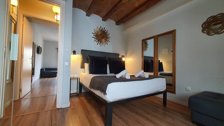 Nice Apt 3 bedrooms En Suite in the Gothic Quarter gallery image 2