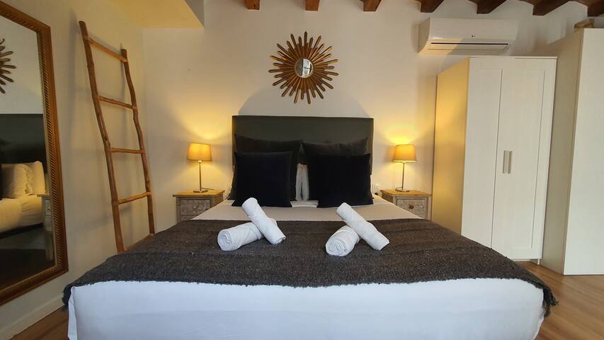 Nice Apt 3 bedrooms En Suite in the Gothic Quarter gallery image 5