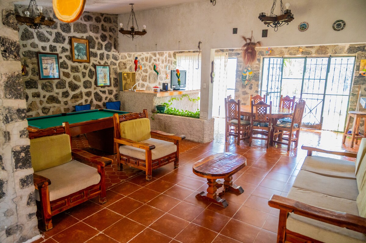 Popular Airbnb listing: Relax with your family, house with pool in Jiutepec in Cuauchiles