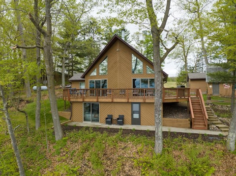 The Lakeside Cabin on Long Lake