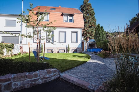 Cityvilla with kitchen, garden - for 8-10 persons