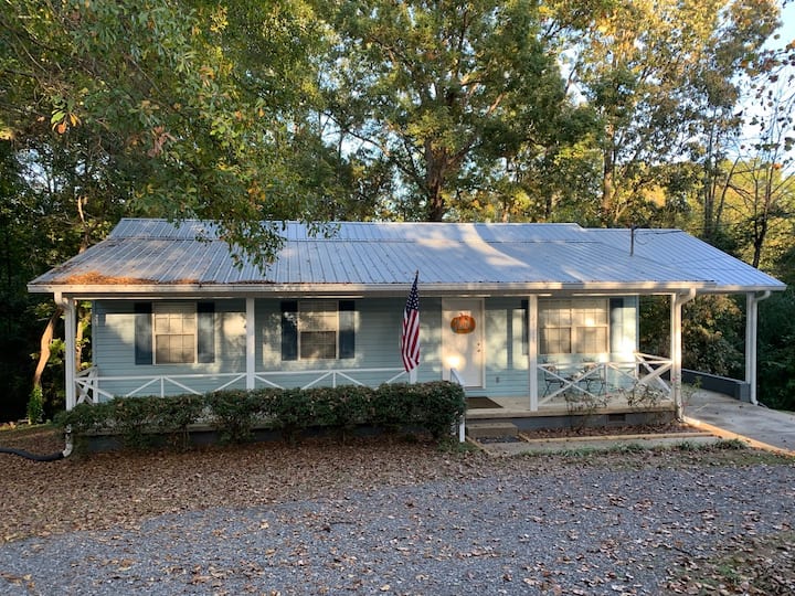 Spring Creek Cottage, 350 yards to boat ramp & fun Cottages for Rent