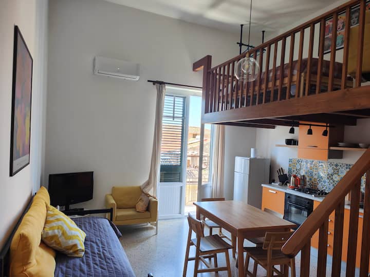 Super Bright Apt With Balcony In The Old Town - Cefalù