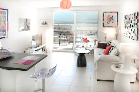 Successful Airbnb property: Luxury 2-room apartment with sea and citadel views in Calvi