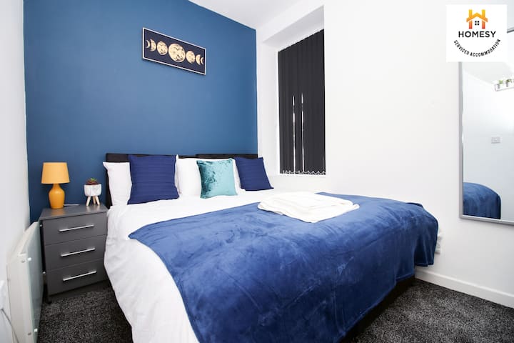 Dormitorio en Homesy Serviced Accommodation Cardiff