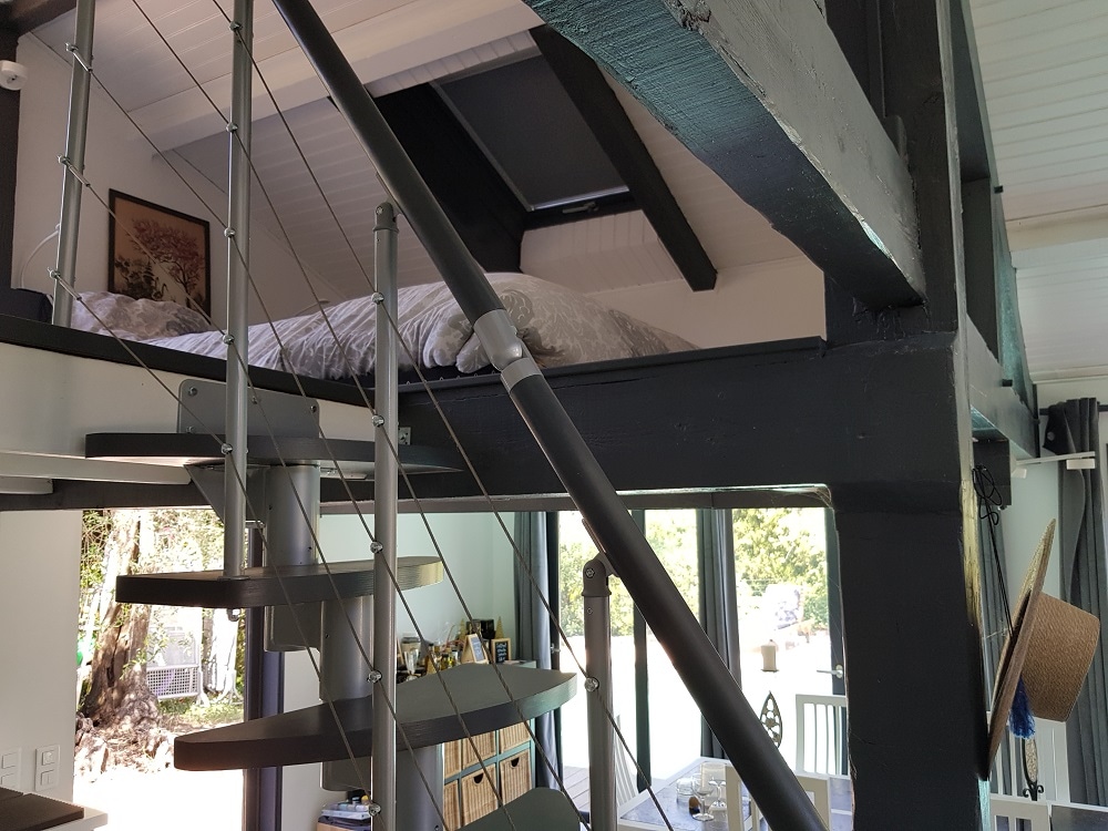 קומת ביניים.