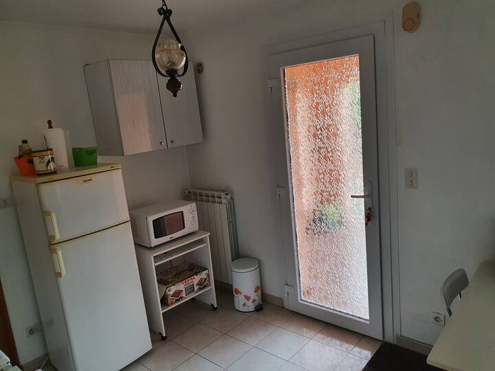 Rez-de-jardin De Belle Villa Avec Jardin Ombragé - La Garde