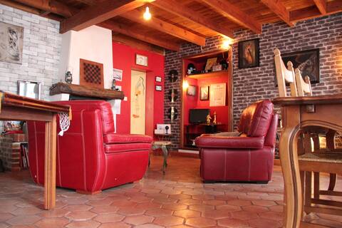 Charming, artist's home, flea market decoration