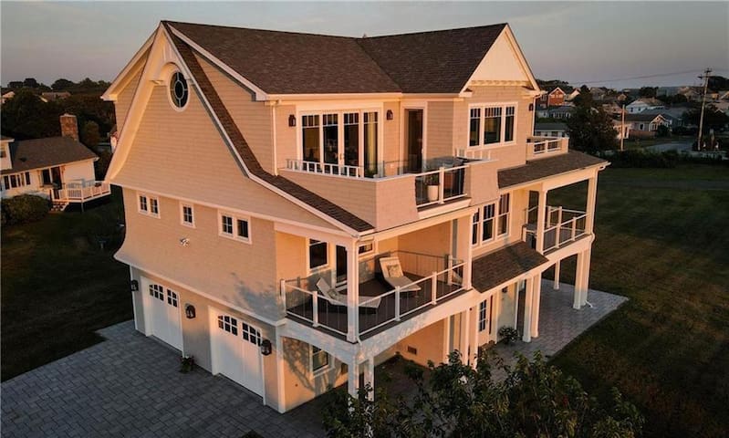 Live Your Dream! Ocean Views, Steps to the Beach!